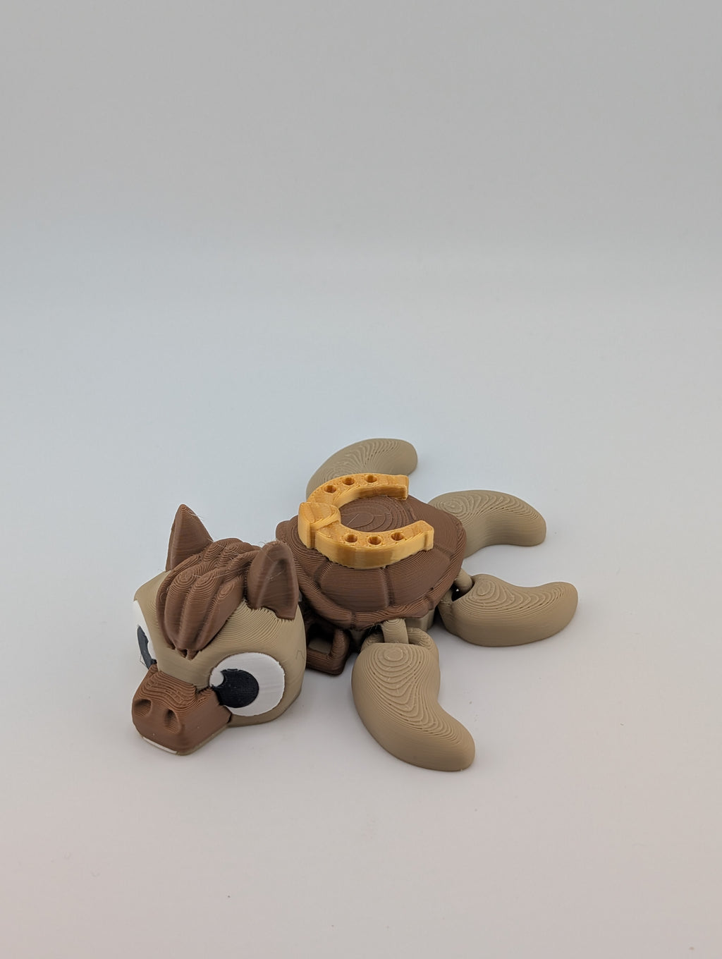 Flexi Horse-Turtle Hybrid – Articulated PLA Fidget Toy with Gold Horseshoe