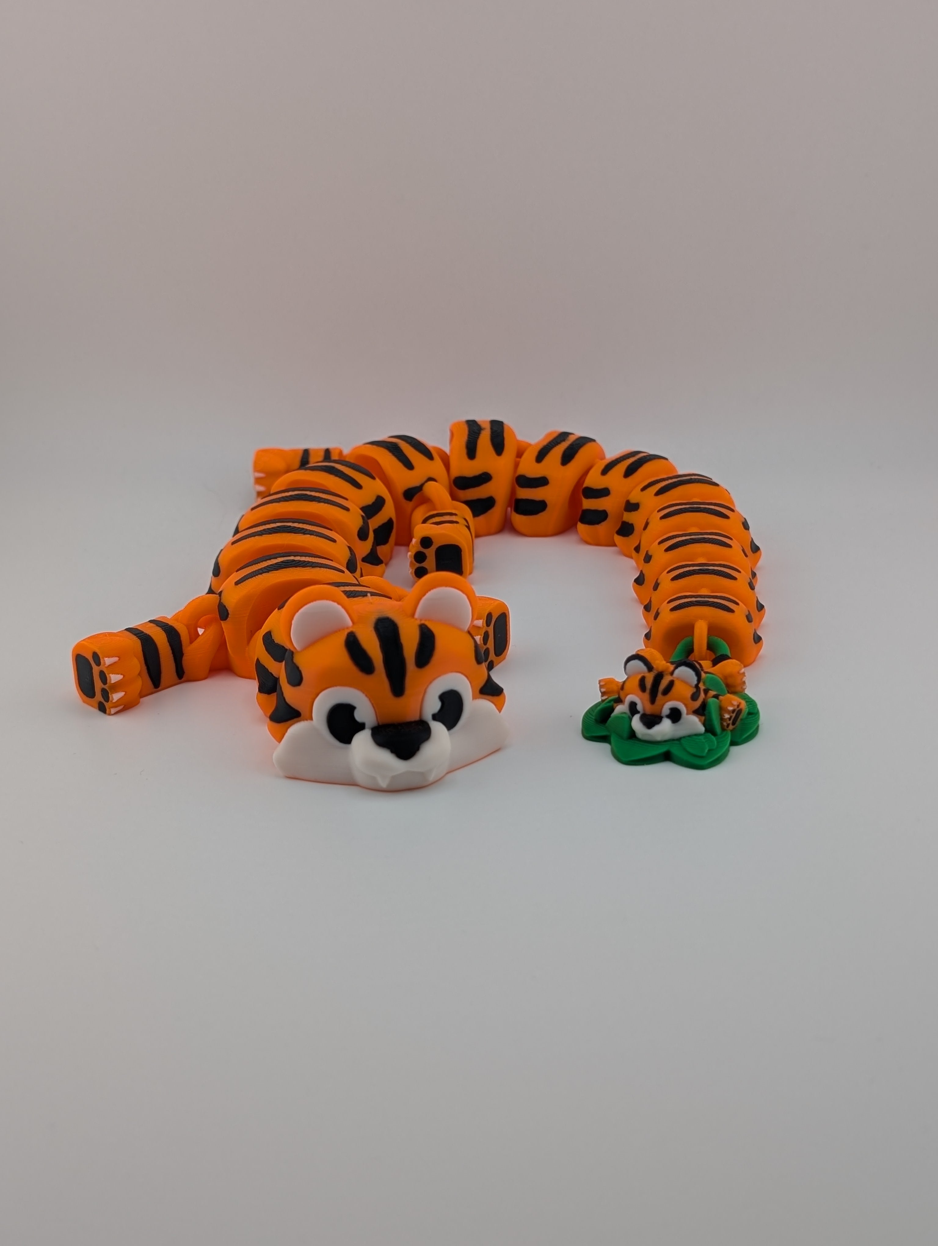 Jungle Prowler Flexi Dragon – 17" Articulated Tiger with Baby Tail Cub