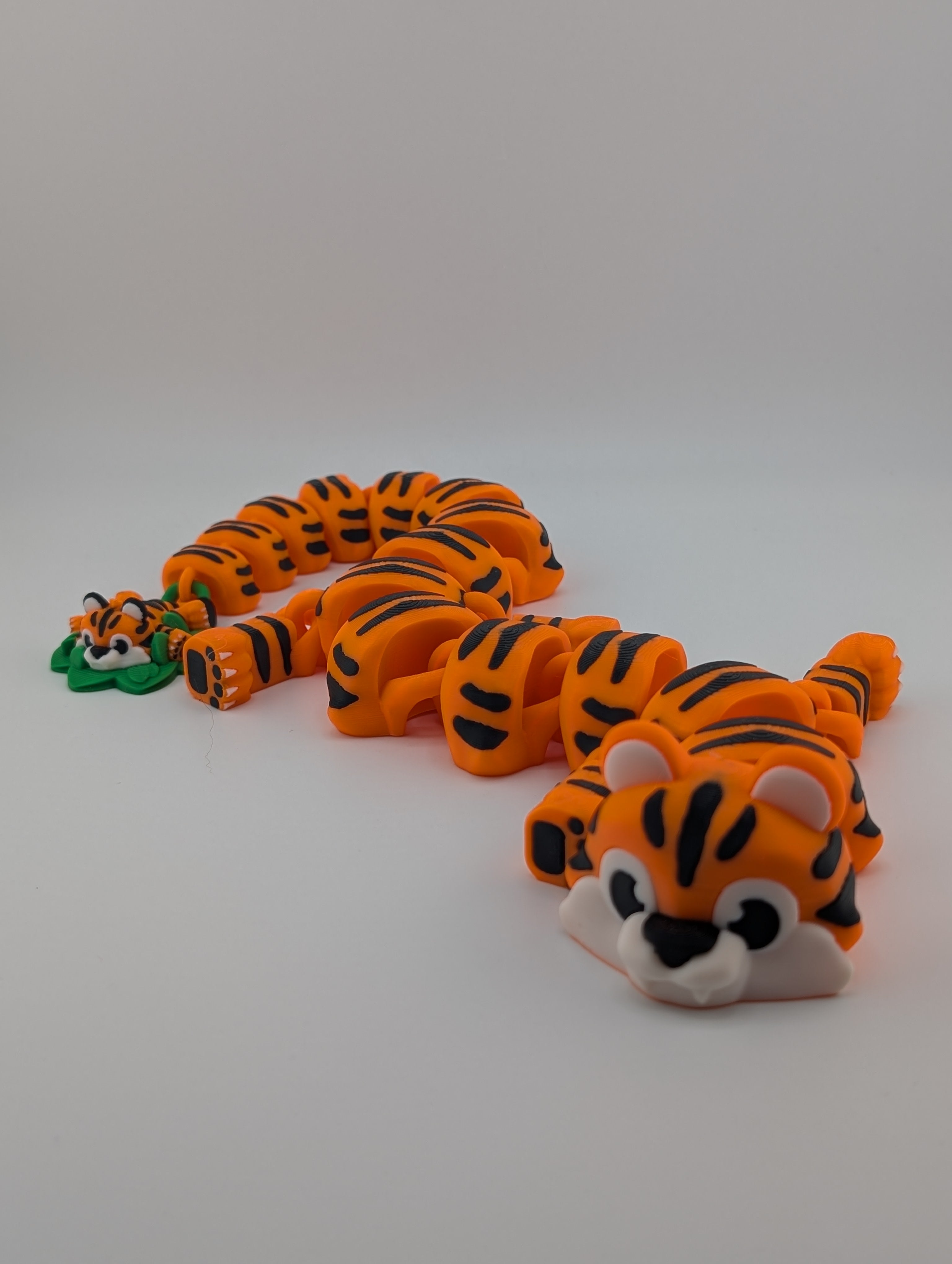 Jungle Prowler Flexi Dragon – 17" Articulated Tiger with Baby Tail Cub