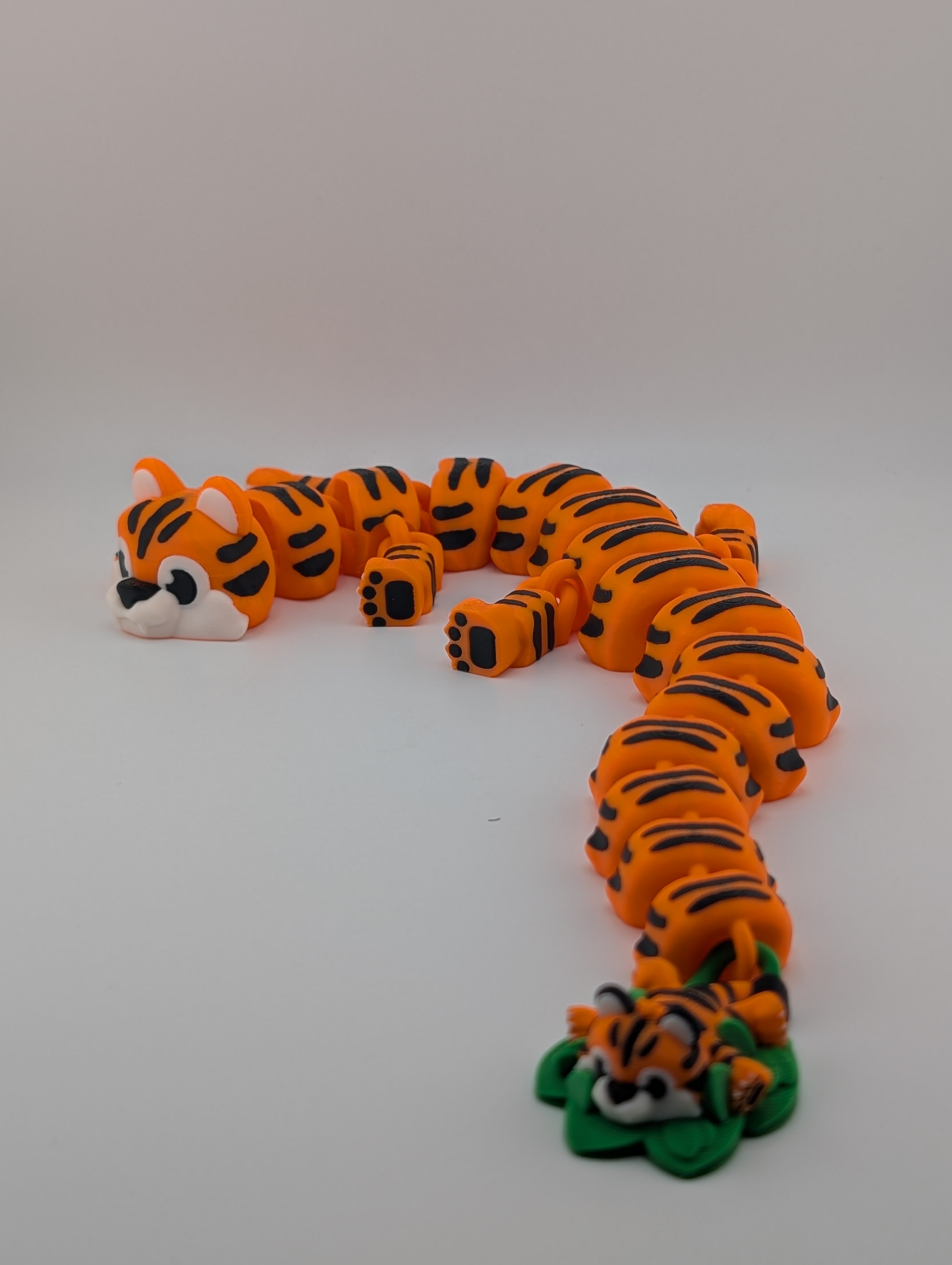 Jungle Prowler Flexi Dragon – 17" Articulated Tiger with Baby Tail Cub