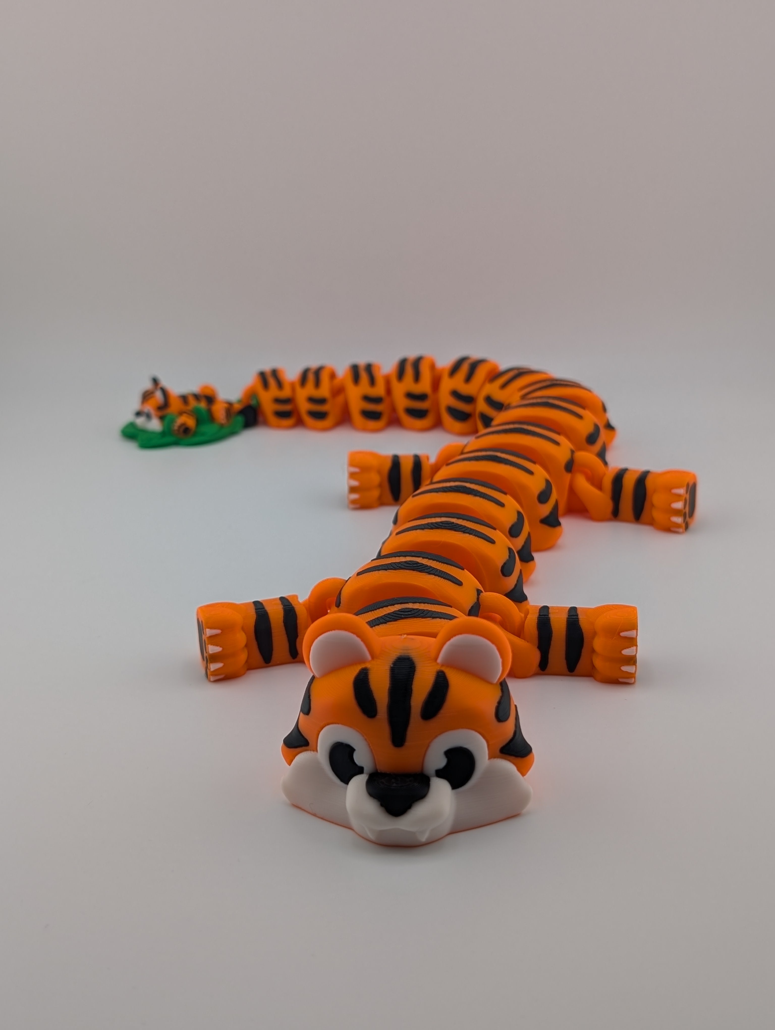 Jungle Prowler Flexi Dragon – 17" Articulated Tiger with Baby Tail Cub