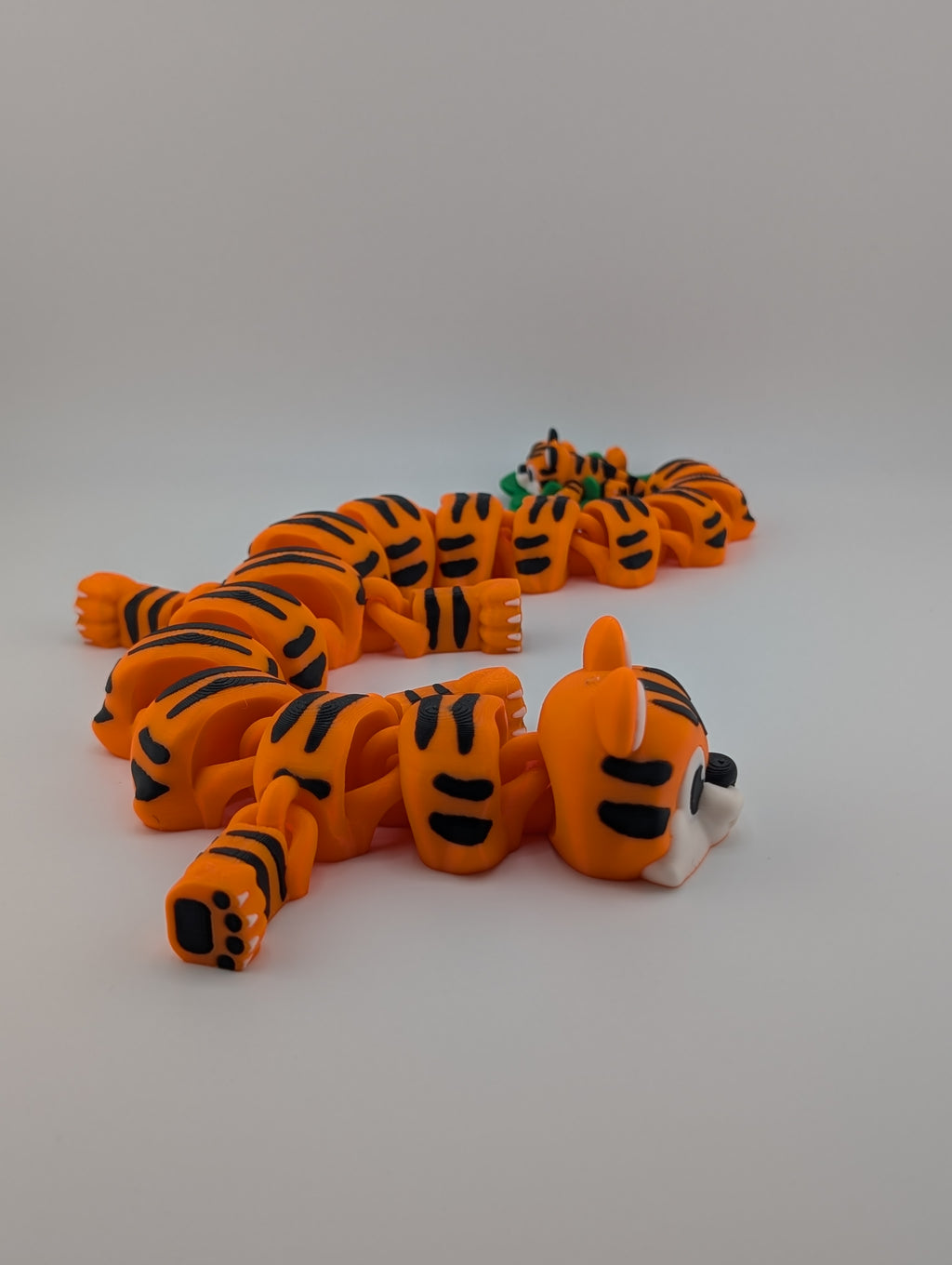 Jungle Prowler Flexi Dragon – 17" Articulated Tiger with Baby Tail Cub