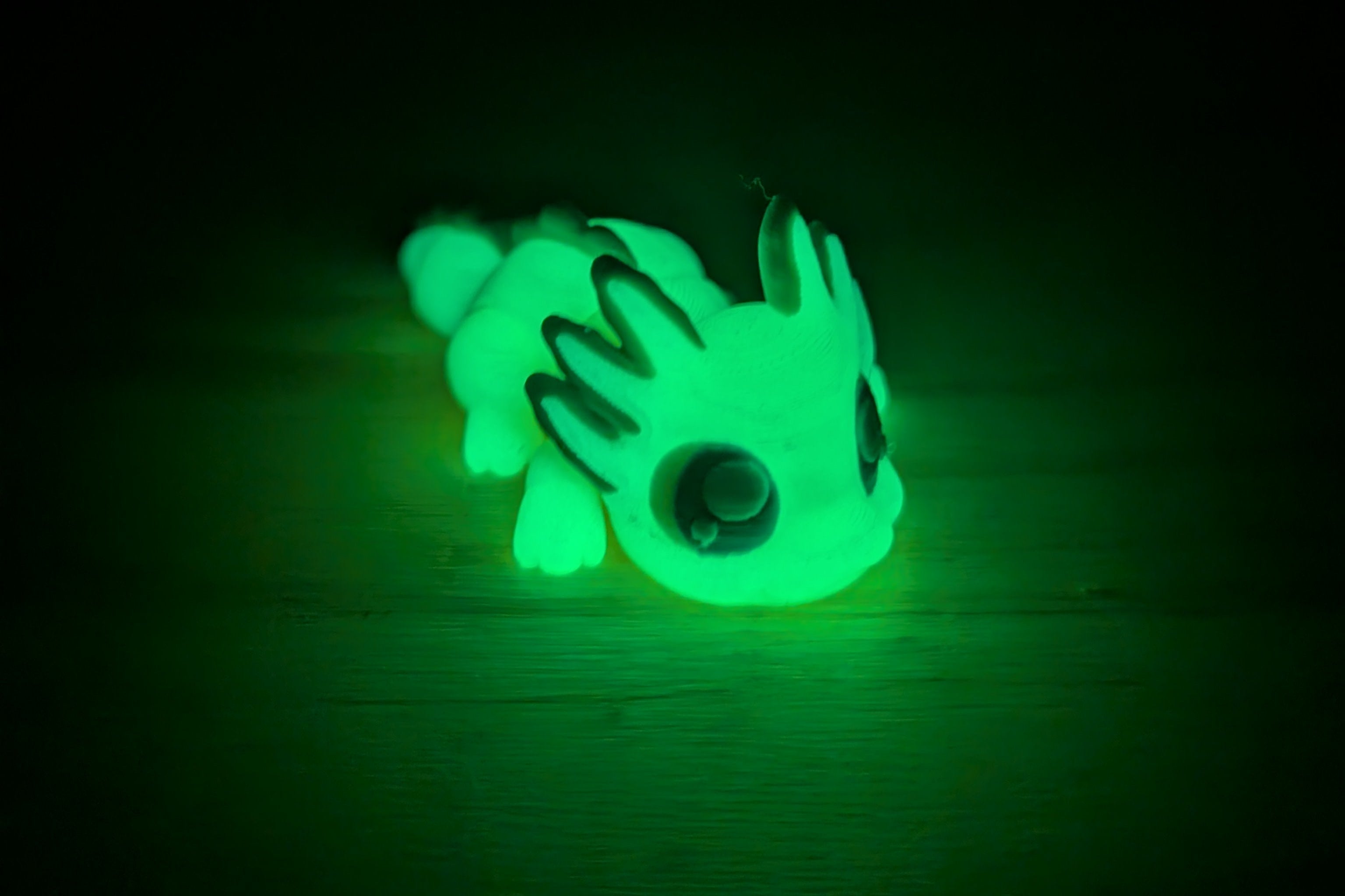 ☀️🦎 UV-Glow Mini Axolotl! 🌈 3" Sun-Reactive Articulated Fidget Charm ✨🫧