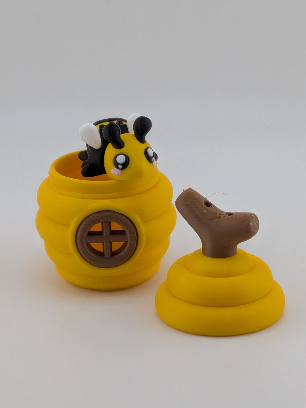 2.6 Inch Mini Beehive Keychain Storage Pot with Articulated Bumblebee Set