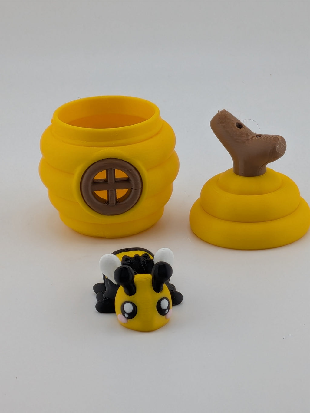 2.6 Inch Mini Beehive Keychain Storage Pot with Articulated Bumblebee Set