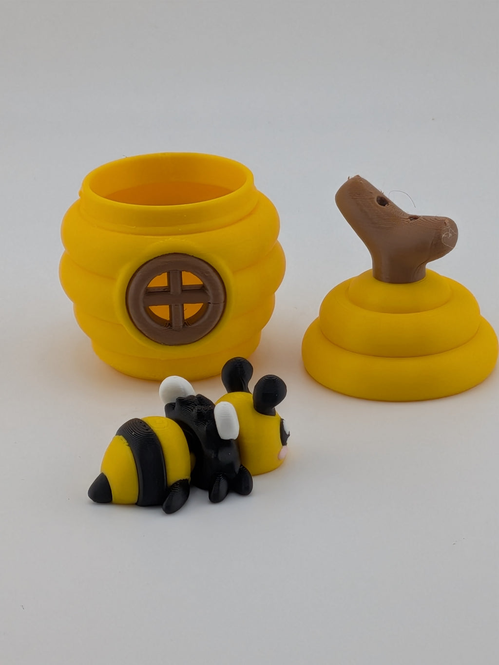 2.6 Inch Mini Beehive Keychain Storage Pot with Articulated Bumblebee Set