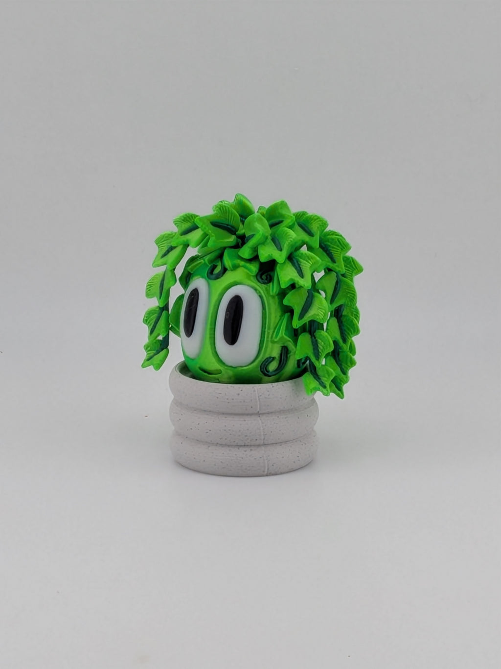 2.25 Inch Bloblab Ivy Plant Chibi Desk Pet with Modern Marble Pot Figurine