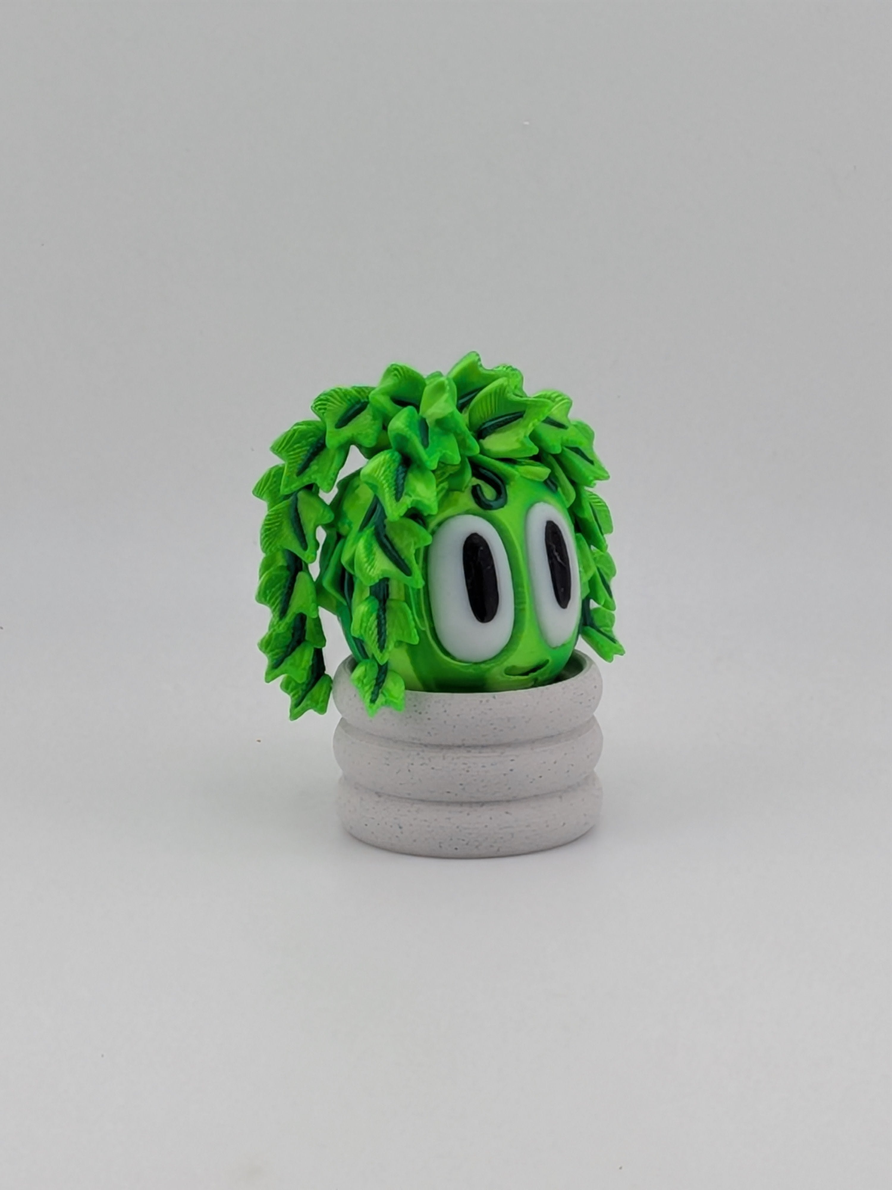 2.25 Inch Bloblab Ivy Plant Chibi Desk Pet with Modern Marble Pot Figurine