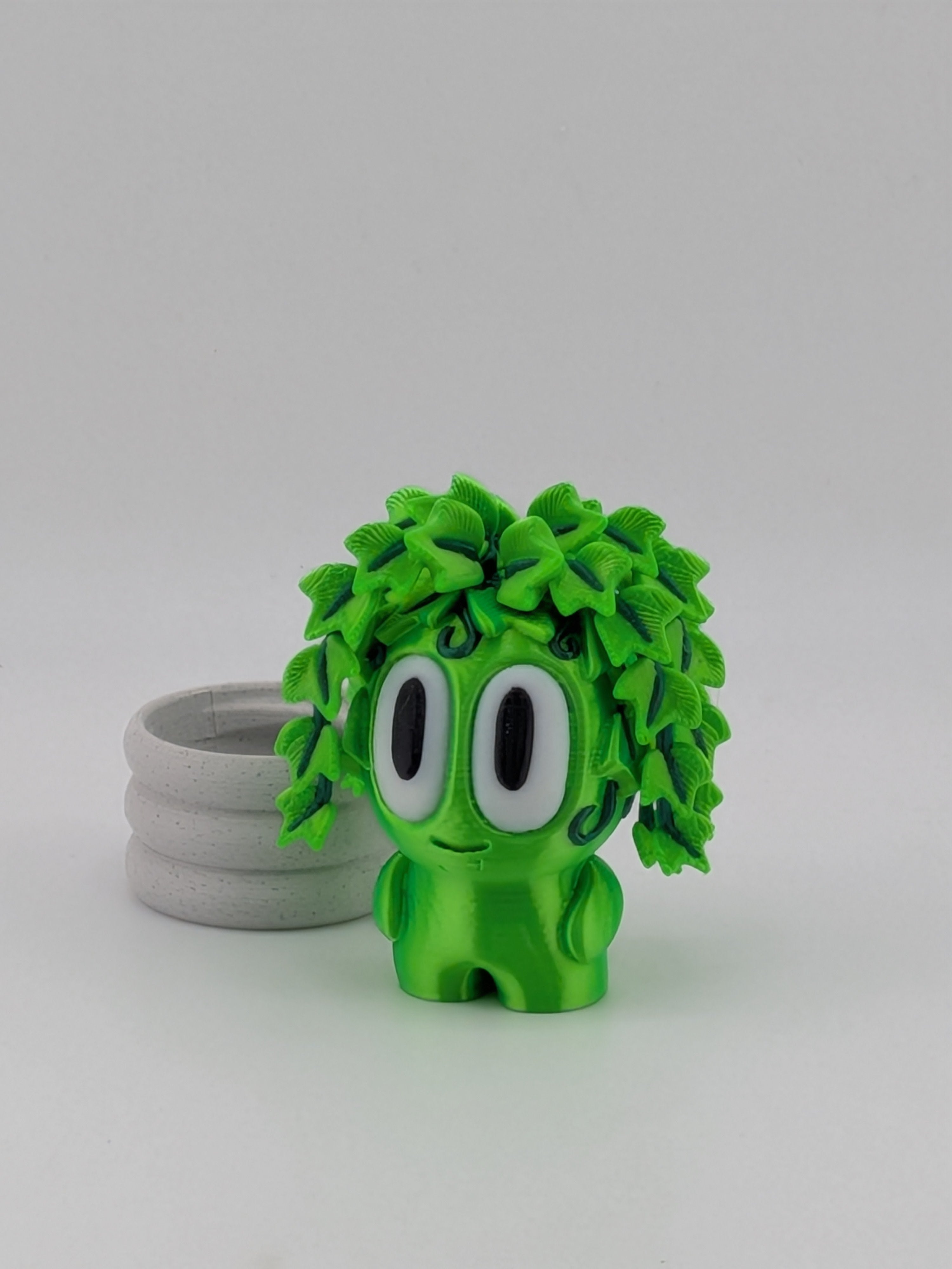 2.25 Inch Bloblab Ivy Plant Chibi Desk Pet with Modern Marble Pot Figurine