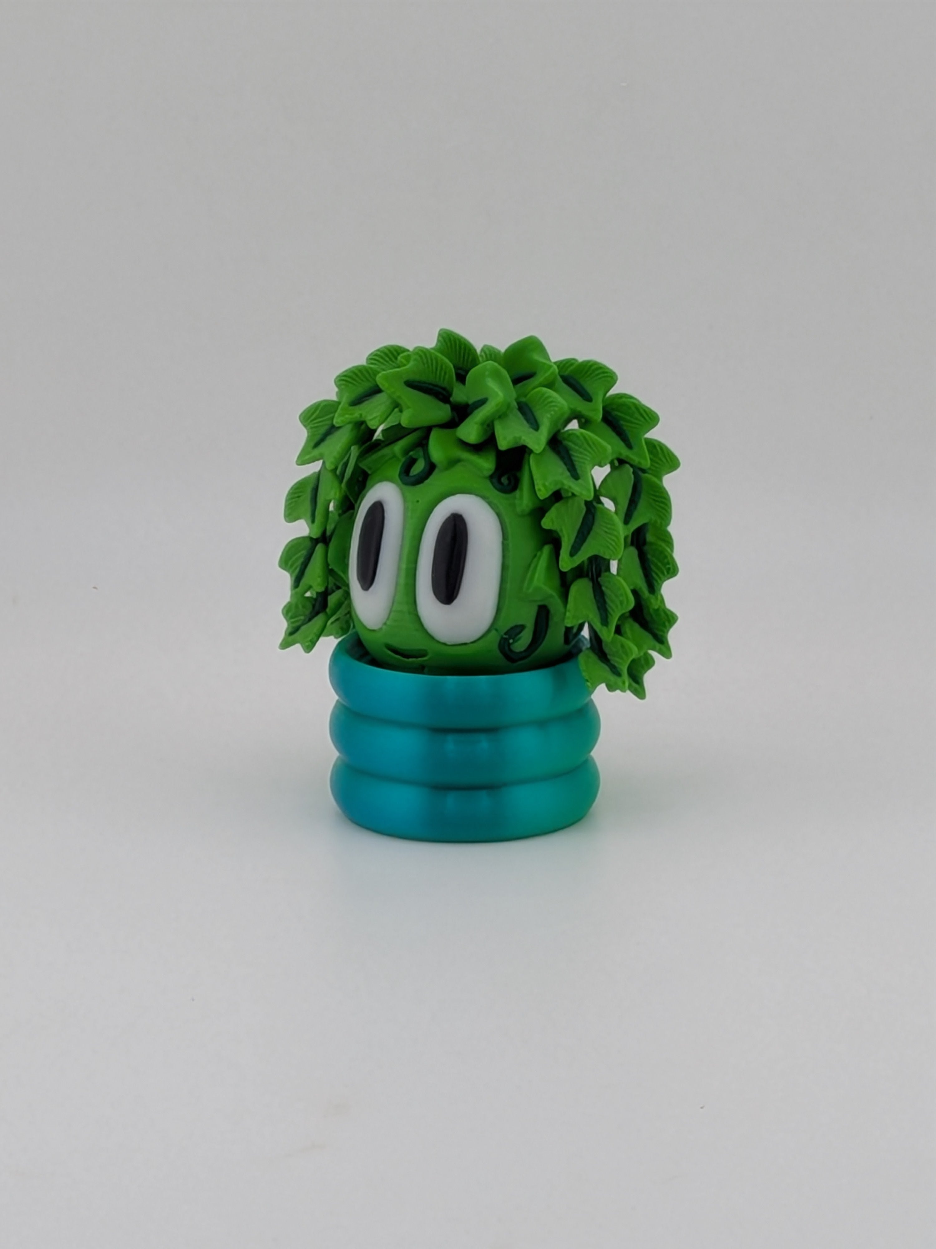 2.25 Inch Bloblab Ivy Plant Chibi Desk Pet with Modern Marble Pot Figurine