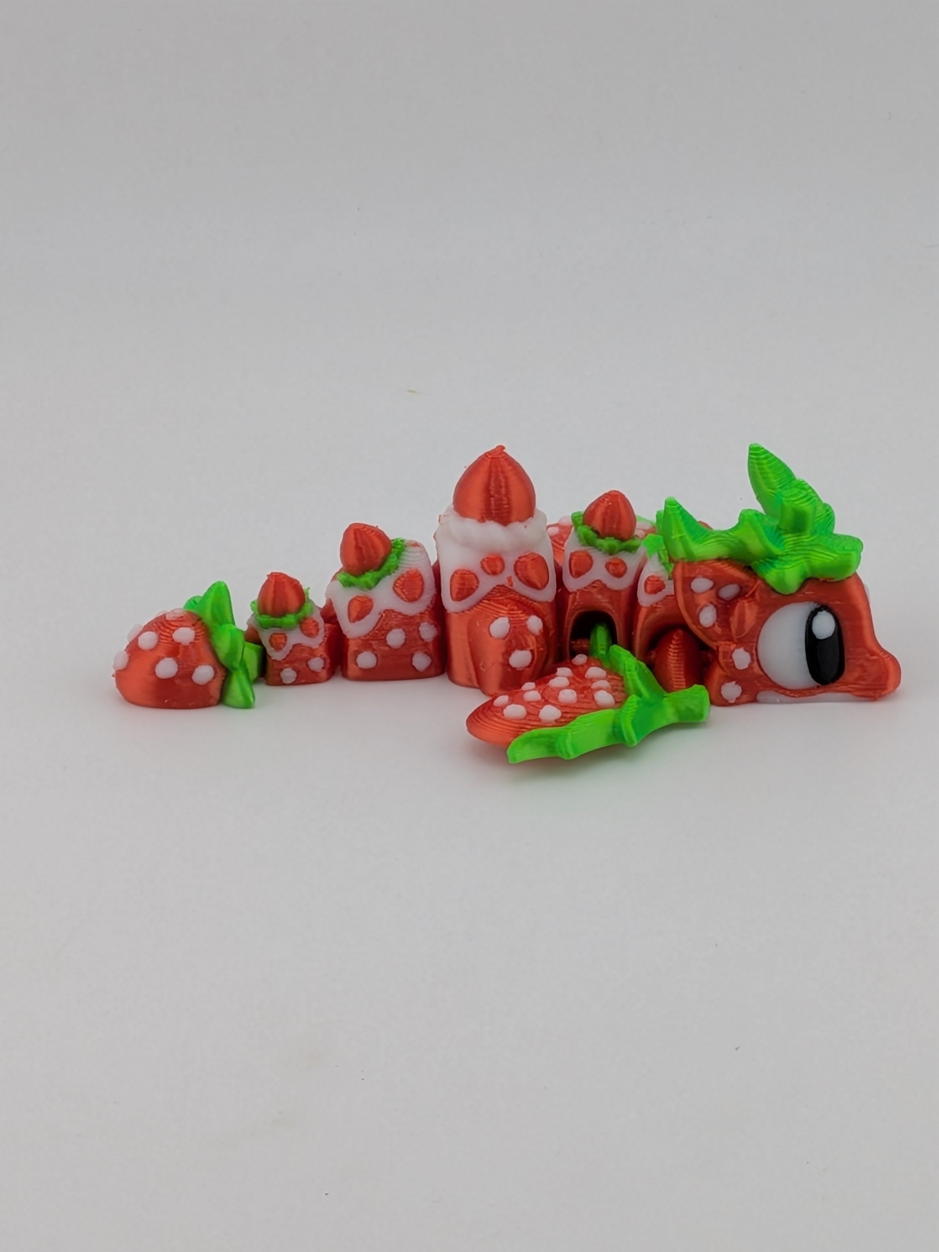 Silk PLA Strawberry Mini Dragon Articulated Fruit Dessert Flexi Toy