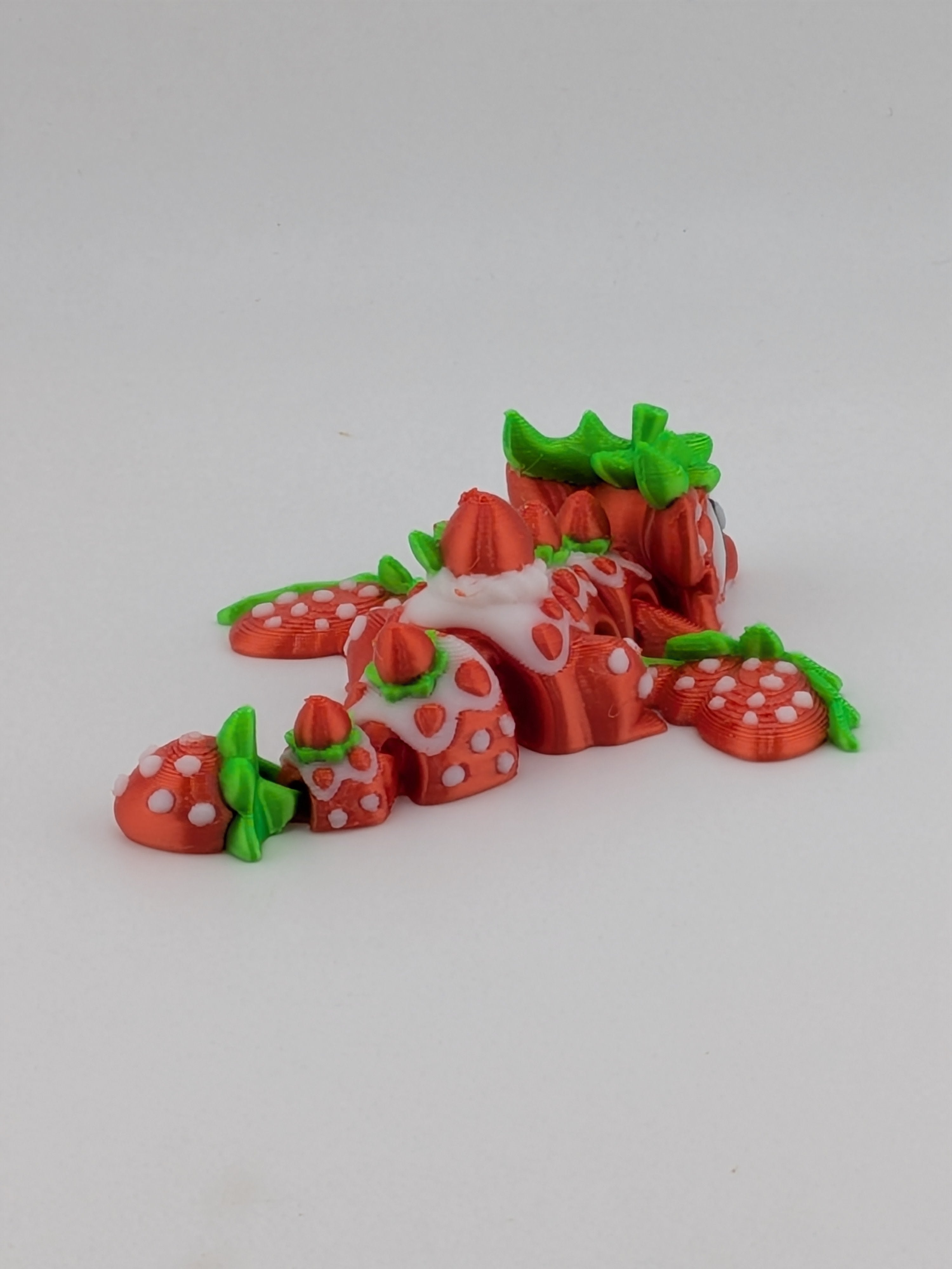 Silk PLA Strawberry Mini Dragon Articulated Fruit Dessert Flexi Toy