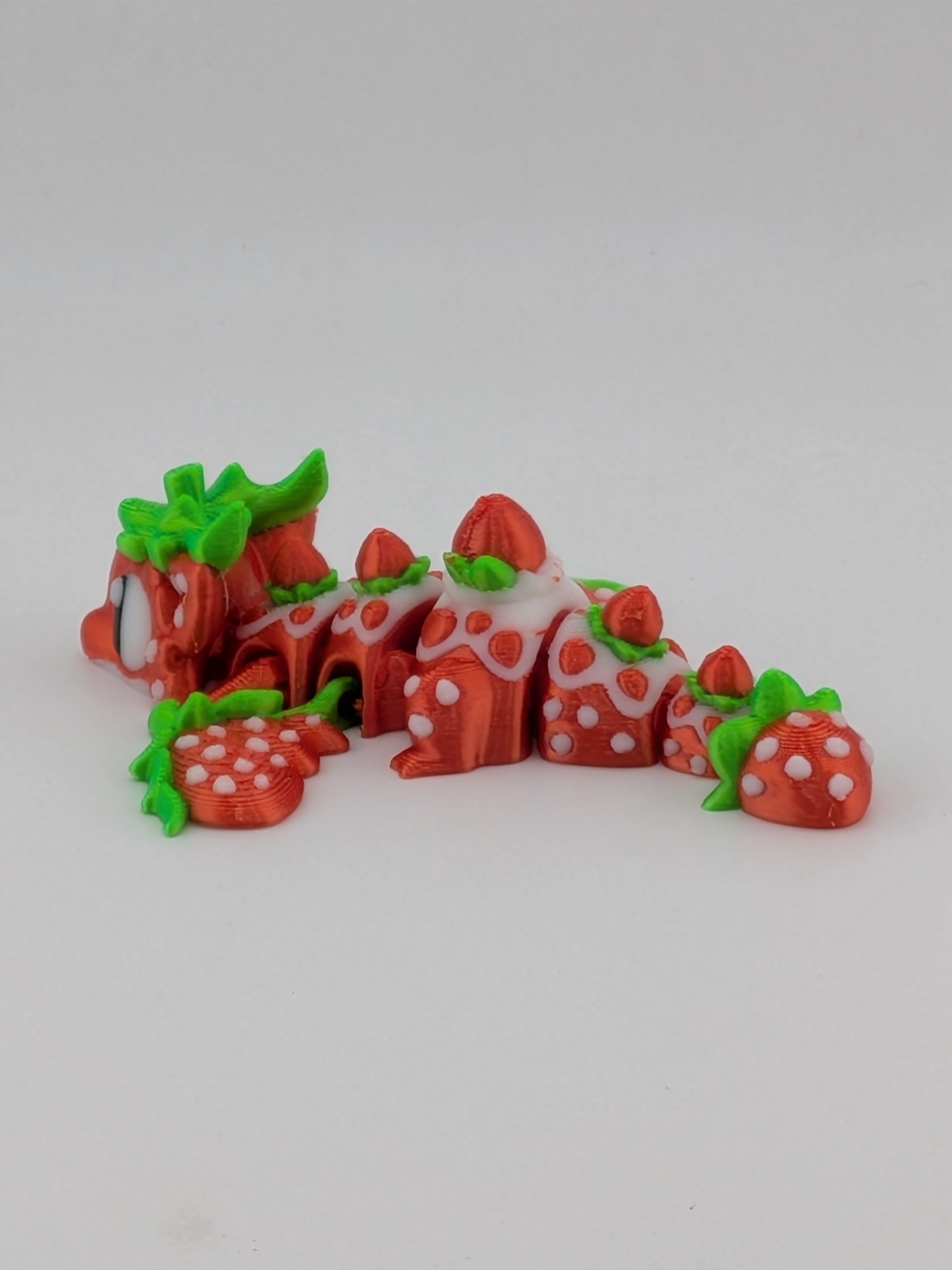 Silk PLA Strawberry Mini Dragon Articulated Fruit Dessert Flexi Toy