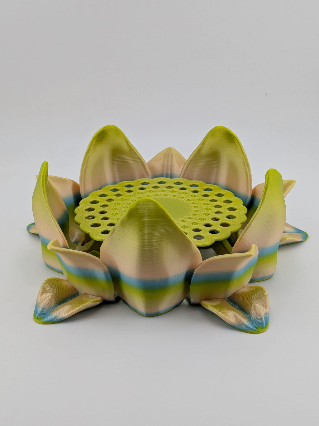 Flower Self-Adjusting Coaster Blooming Water Lily Kinetic Drink Holder