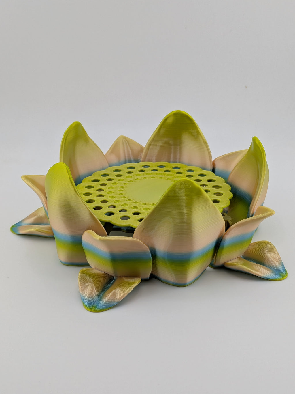 Flower Self-Adjusting Coaster Blooming Water Lily Kinetic Drink Holder