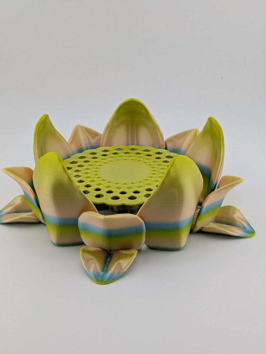 Flower Self-Adjusting Coaster Blooming Water Lily Kinetic Drink Holder