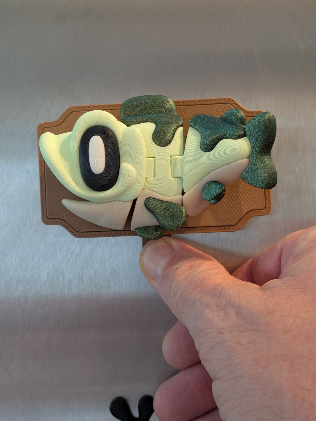 Blobby Bass Mechanical Moving Fish Magnet Interactive Plaque Fidget Toy