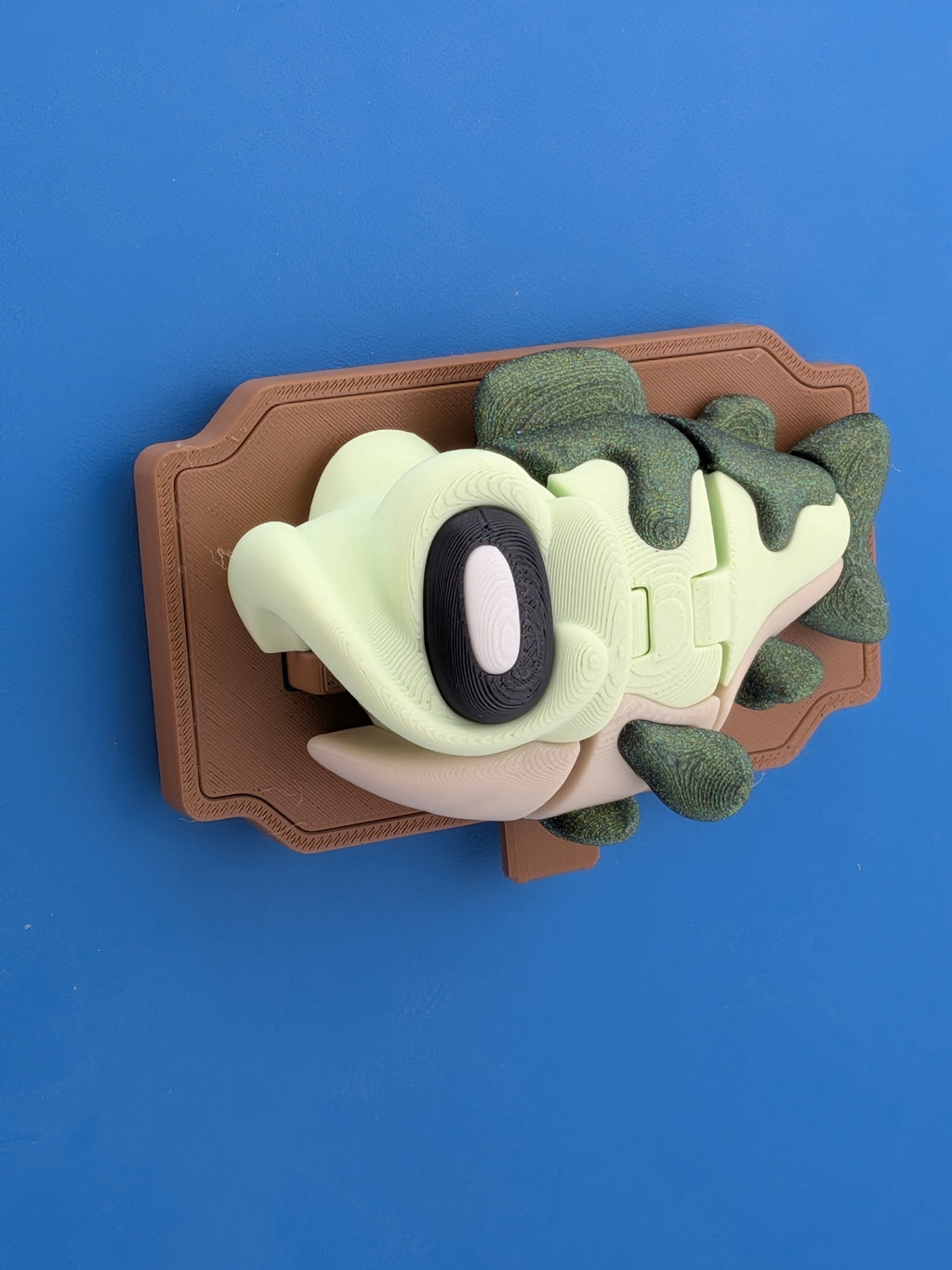 Blobby Bass Mechanical Moving Fish Magnet Interactive Plaque Fidget Toy