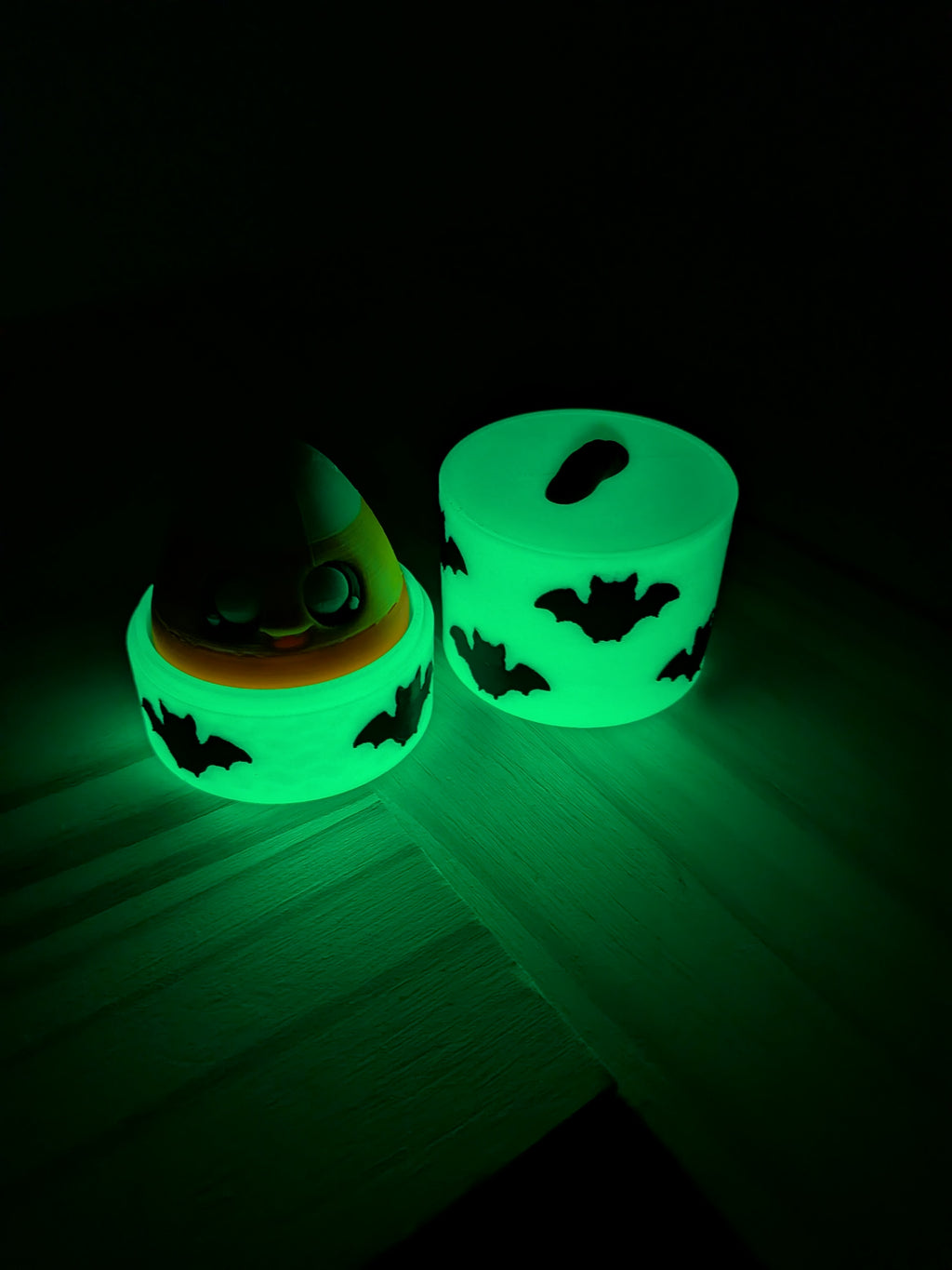 UV Reactive Candy Corn Clicker Fidget Mechanical Switch Halloween Bat Container