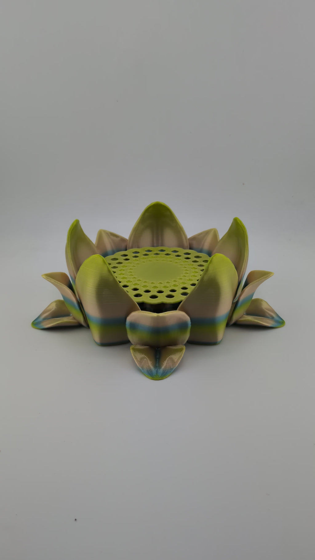 Flower Self-Adjusting Coaster Blooming Water Lily Kinetic Drink Holder