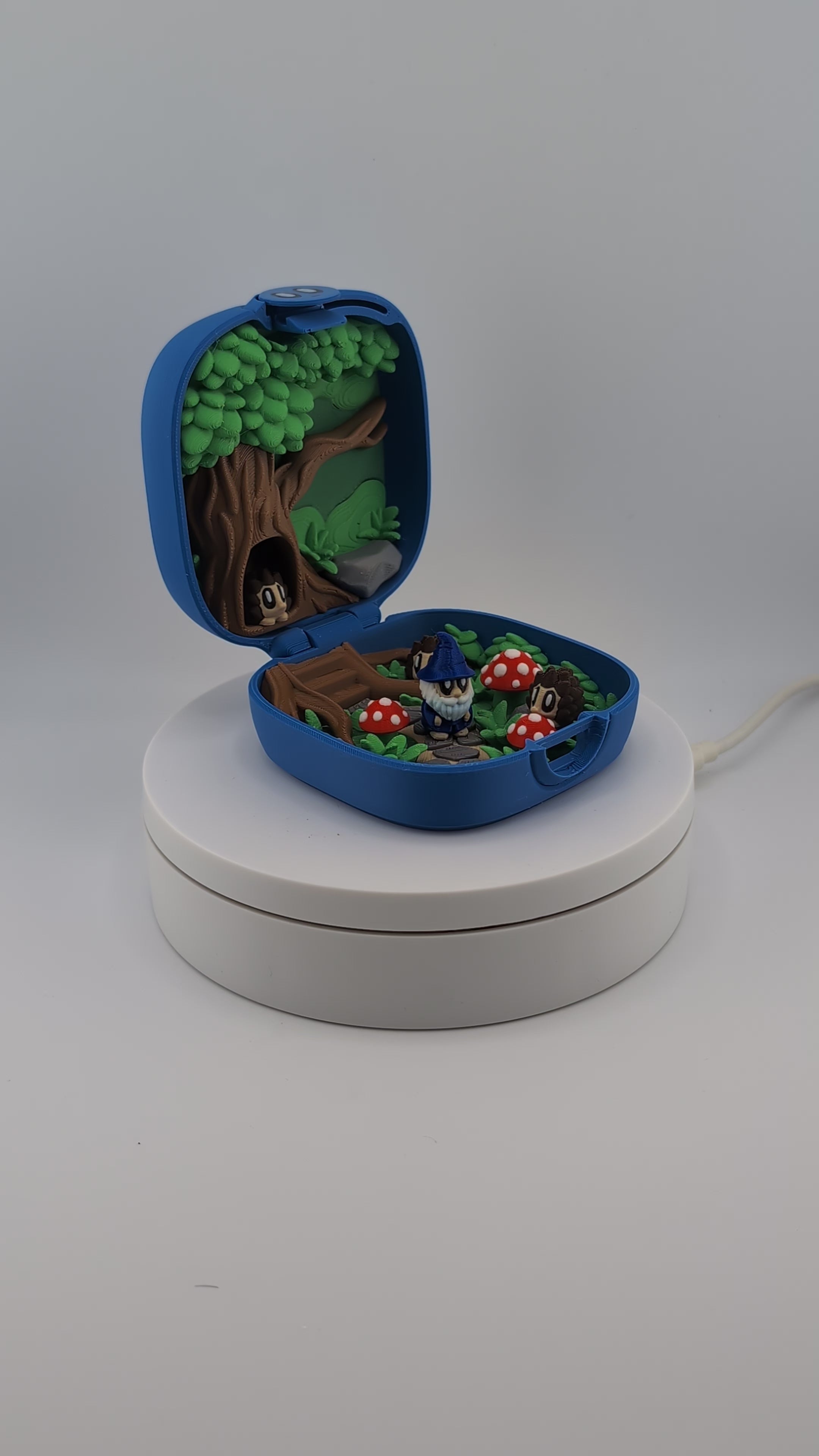 Pocket Mushroom Forest – Miniature Fantasy Diorama with Gnome and Hedgehogs